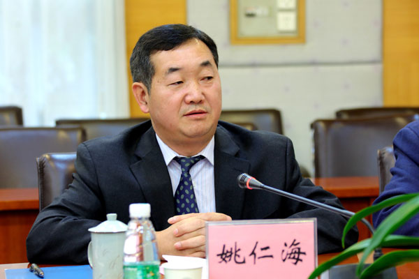 凯里学院校长姚仁海讲话