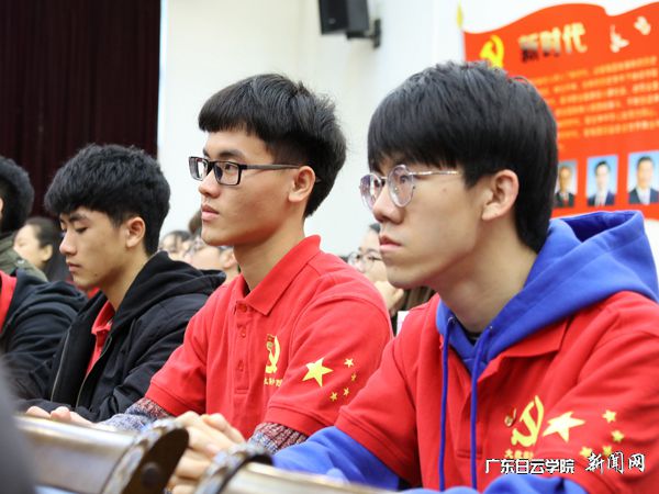 认真聆听习总书记的重要讲话p.jpg