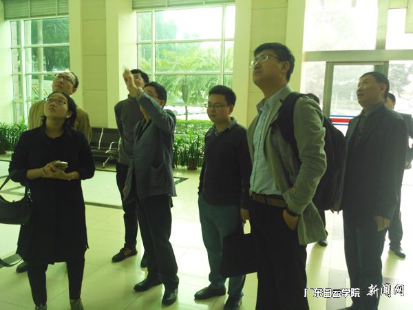 参观实验教学基地p.jpg
