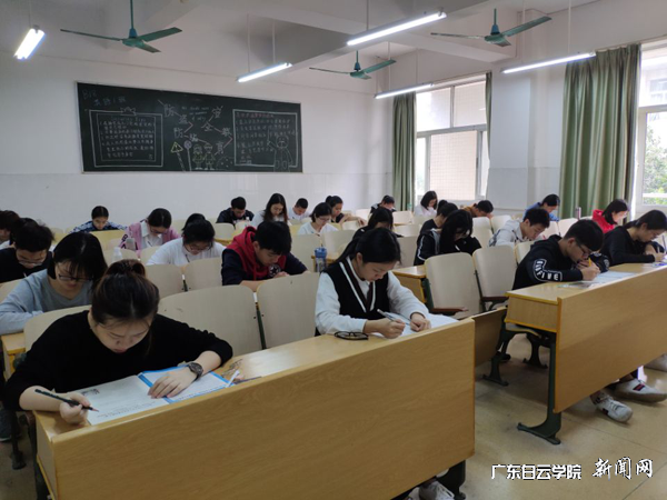初赛现场p.png