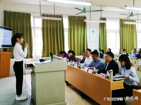 答辩会现场p.jpg
