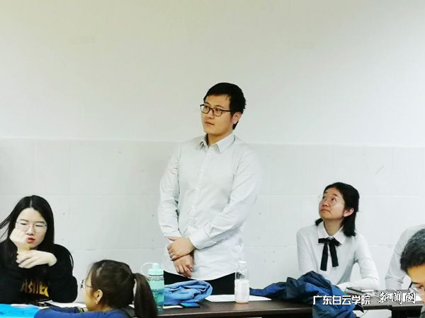 参赛选手代表提问p.jpg