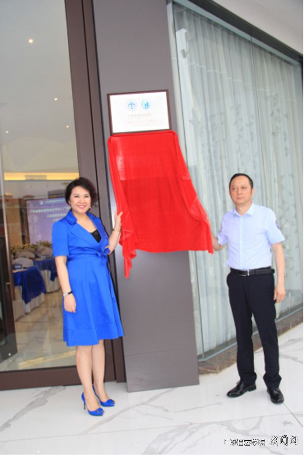 共同为实践教学基地揭牌.jpg