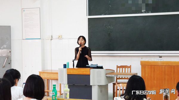 主持人宣布创新班正式开班p.jpg