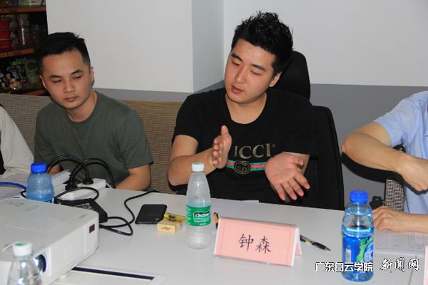 广州“一线设计”总经理钟森在答辩会上发言.jpg