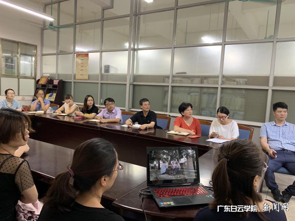 刘剑锋书记以普通党员身份参加建筑工程学院教工党支部组织生活.jpg