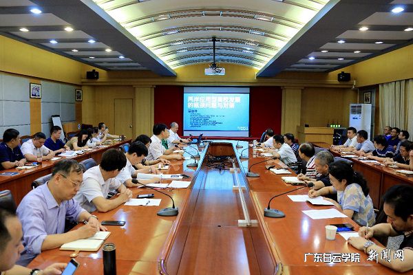 报告会现场.jpg