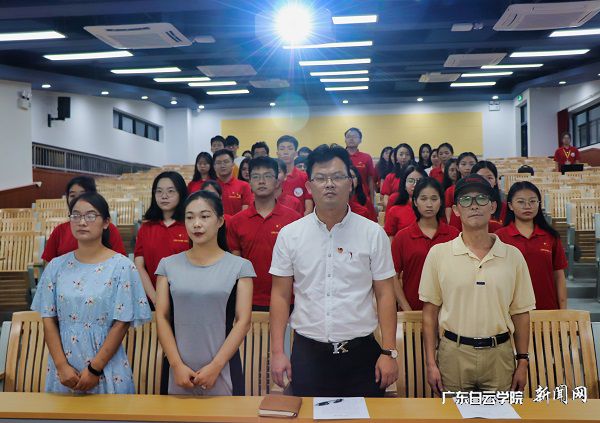 党总支党员出席活动.jpg