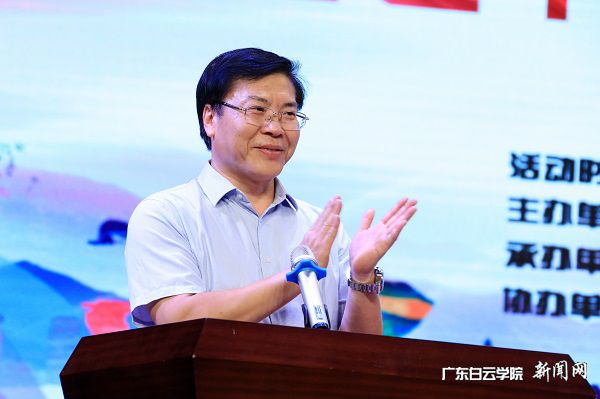 校长黄大乾致辞.jpg