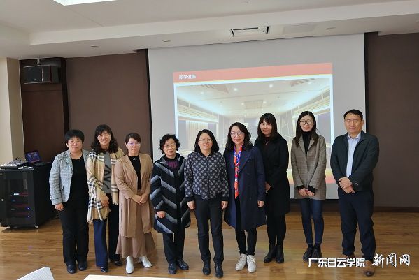 李红英校长助理一行到北京城市学院交流后合影.jpg