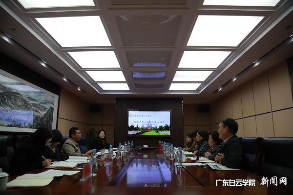 李红英校长助理一行与北京邮电大学世纪学院领导交流现场.jpg
