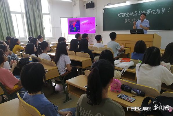 全炳善教授为朝鲜语系学生开展讲座.jpg