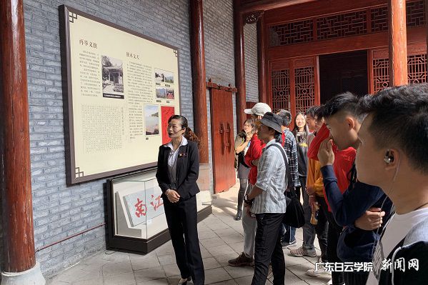 参观富田古镇革命旧址.jpg