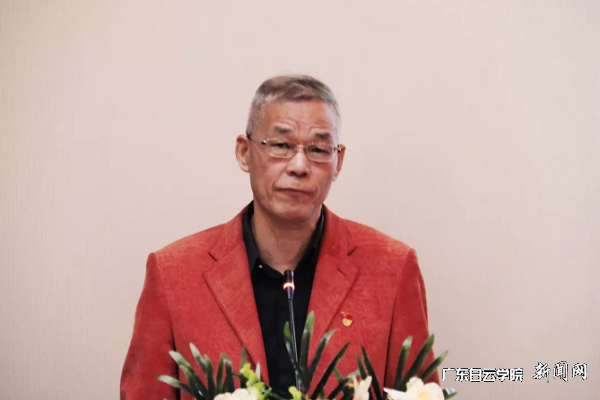 易钢副书记作经验交流发言.png