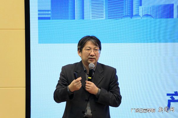教育部学校规划建设发展中心陈锋主任作主旨报告.jpg