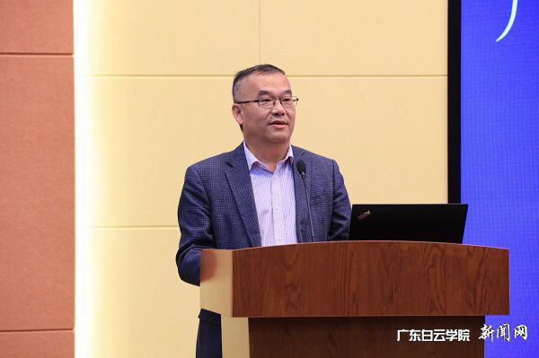 广东省高等教育学会副会长卢晓中致辞.jpg