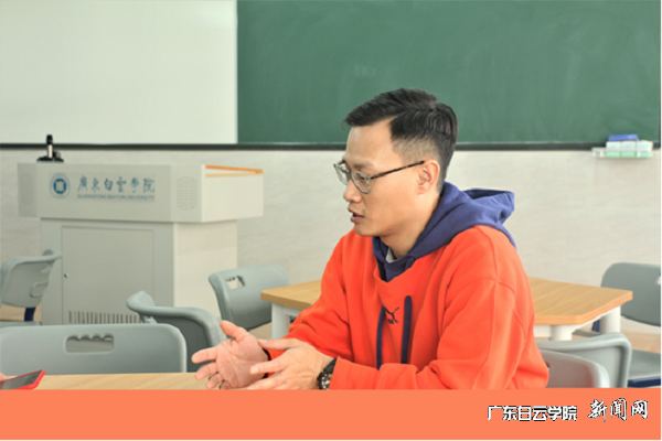 刘硕勤在接受采访.png