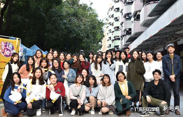 指导老师与学生合影p.jpg