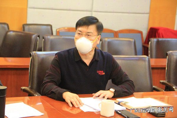 校长黄大乾讲话.jpg