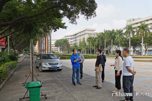 吴培一行听取复工复学情况汇报.png