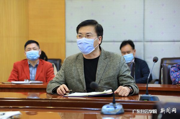 校长黄大乾讲话.jpg