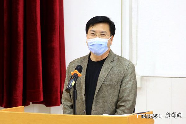校长黄大乾讲话.jpg
