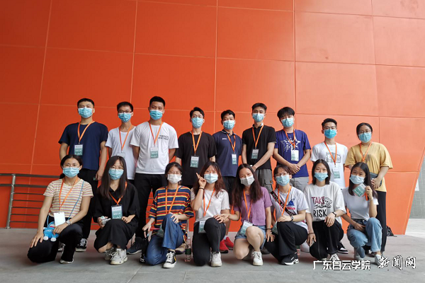 志愿者队伍合影.png