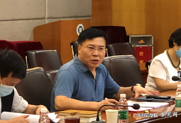 黄大乾校长在会上讲话.png