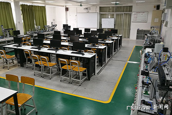 与同立方共建自动化综合实验室.png
