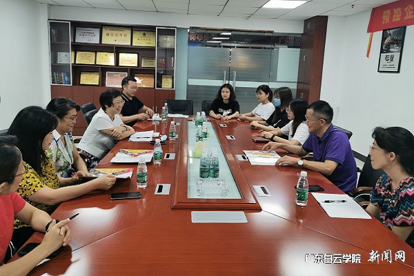 座谈会现场.jpg