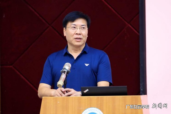 黄大乾校长讲话.jpg