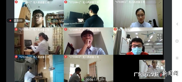 入围终审决赛的作品进行线上答辩.jpg