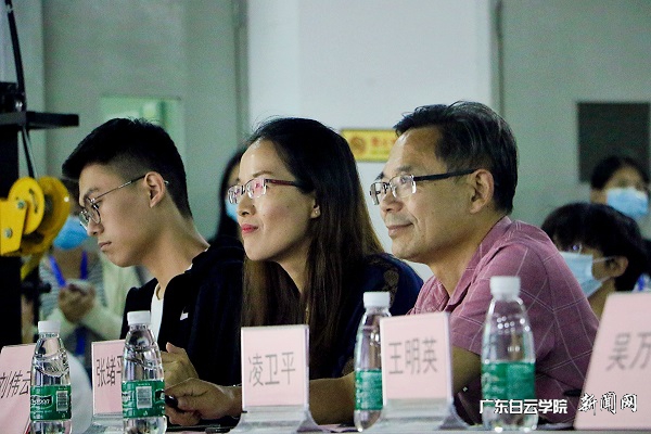 评委 .jpg