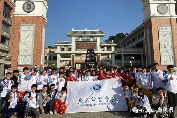 参赛师生合影留念.jpg