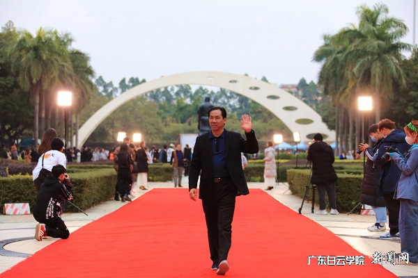 谢可滔董事长亲自走红毯.jpg