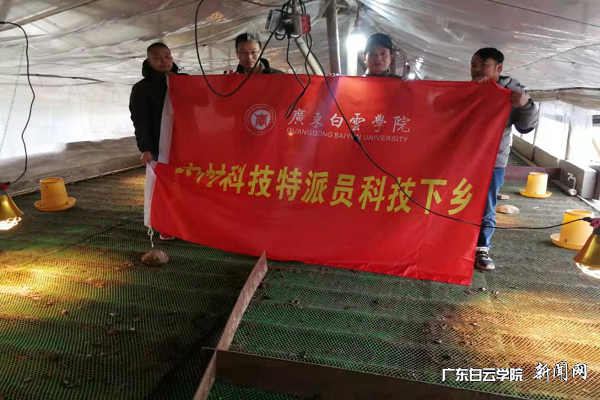 科研现场合影.png