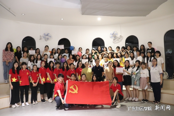 “明亮清雅之室，同心同德之风”十佳宿舍大赛合影 - 迷你看图王.jpg