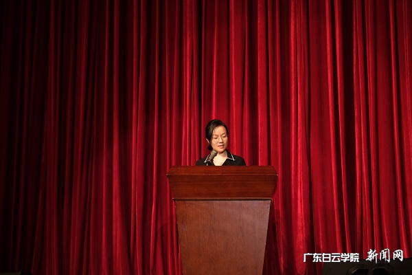 教育与体育学院团委书记周娥作为校五四红旗团委获奖代表发言.JPG