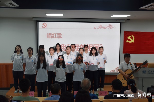 学生文创展示——唱红歌.jpg