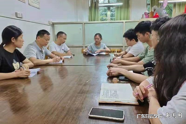 会议现场.jpg