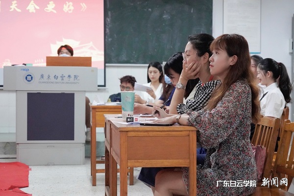 认真专注的评委老师们.jpg