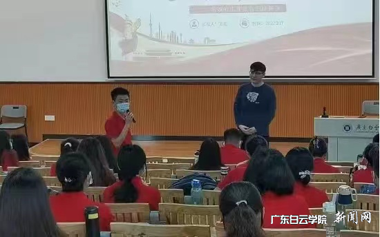 王超老师给学生上党课.png