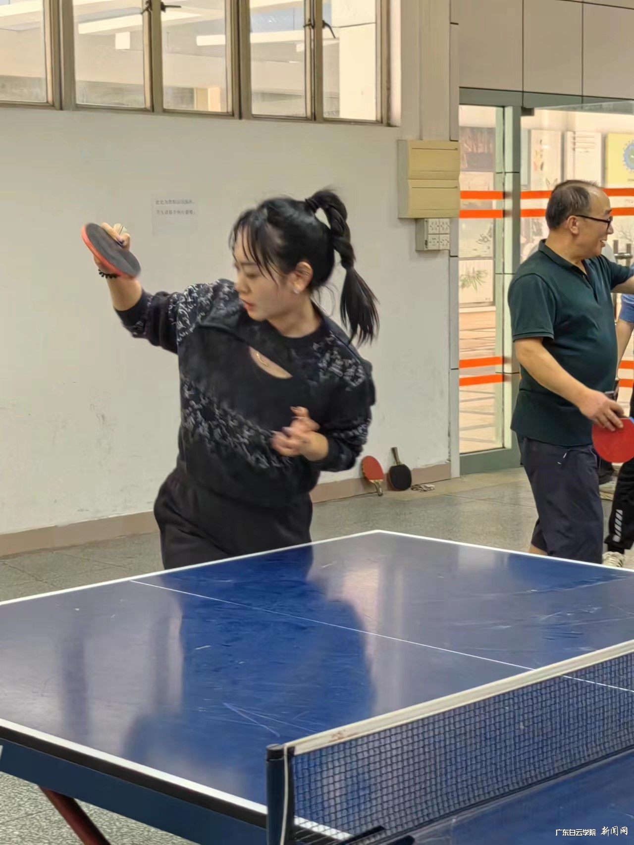 比赛中途尽显风采.jpg