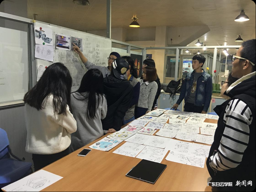 6-同学们交流互动.png 6-同学们交流互动.png