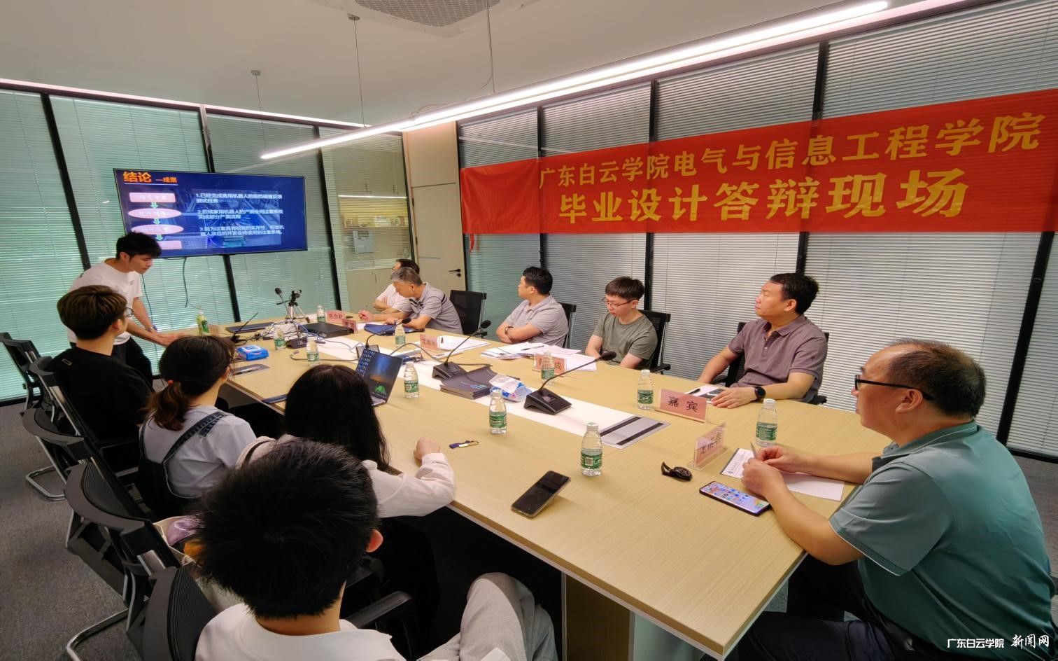 答辩现场.jpg 答辩现场.jpg