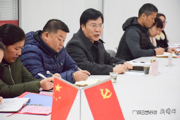 黄大乾校长(左三)讲话P.jpg